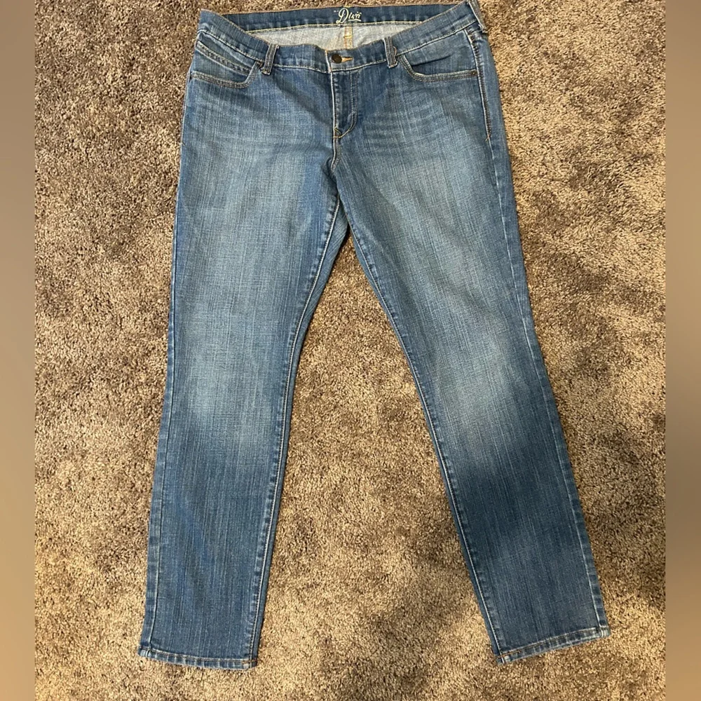 Old navy skinny leg, regular fit, jeans, light‎ wash, size 14